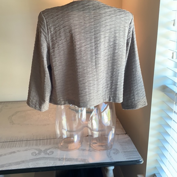 Chico’s smocked jacket in a nuetral taupe. Sz 2 (US. 12) - Picture 4 of 7